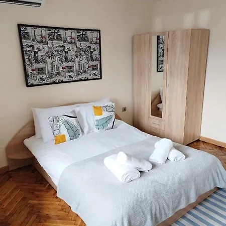 Zdravets, In The Heart Of The Old Apartment *
