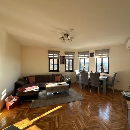 Zdravets, In The Heart Of The Old Apartman
