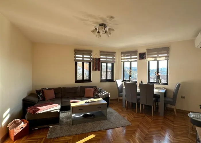 Zdravets, In The Heart Of The Old Apartment